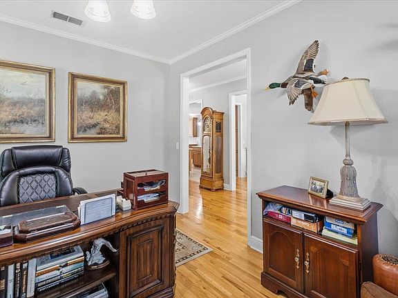 4th image of 501 Rogers Ln