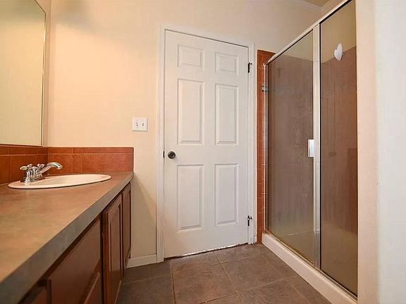 4th image of 101 Nathan Ln