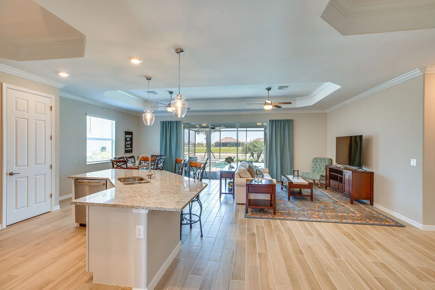 2 bed, 2.0 bath, 1894 sqft, $3,558 — Photo 3