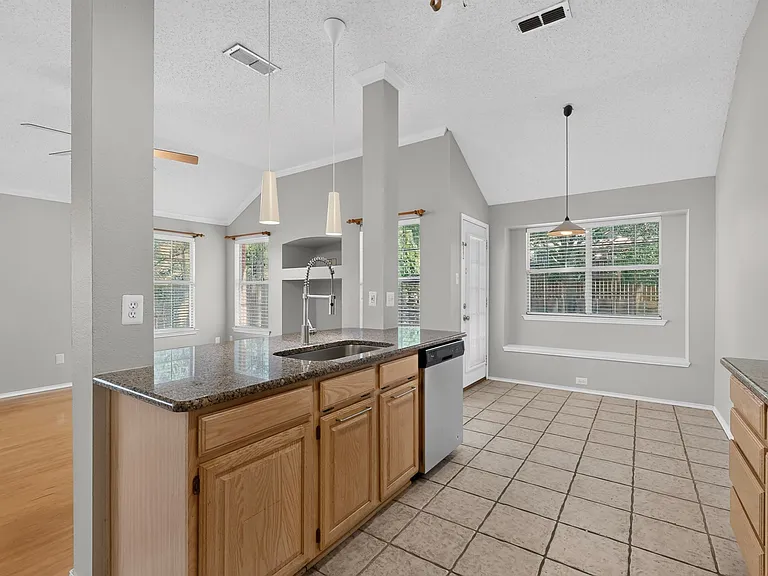 2312 London Dr — Photo 17