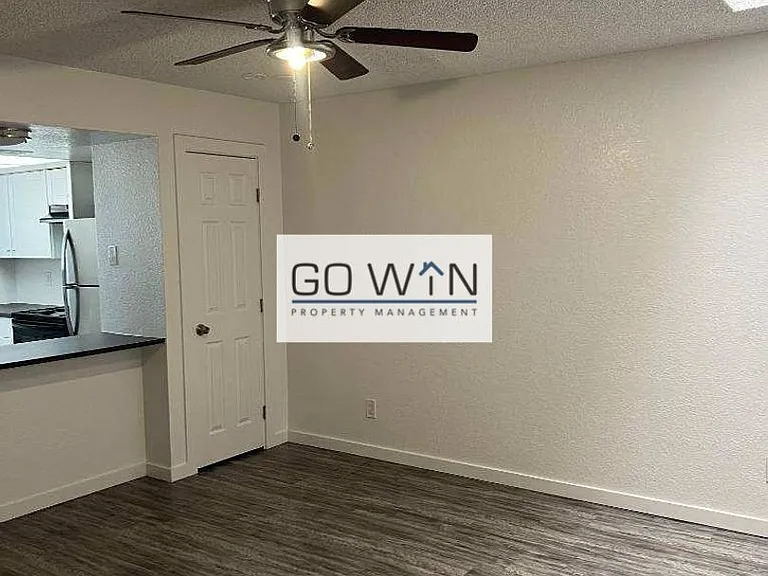 1212 W Mountain View Rd — Photo 16
