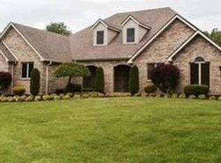 2011 Branchside Rd, Hurricane, WV 25526