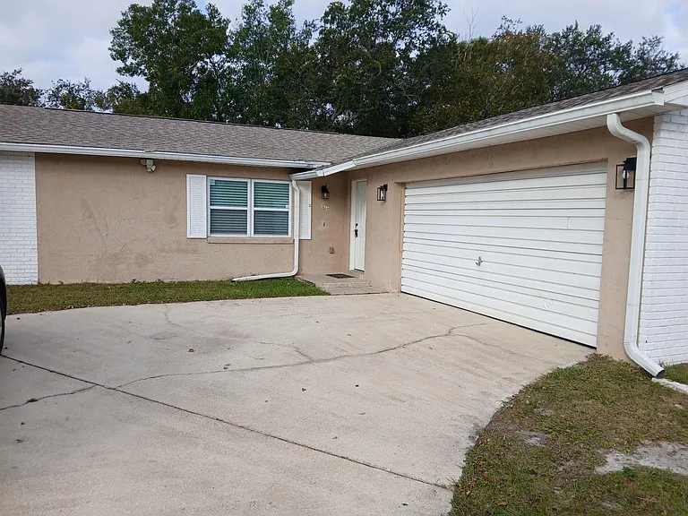 574 Autumn Dr — Photo 1