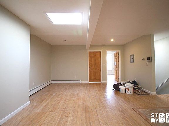 2nd image of 562 Quincy St Floor 3