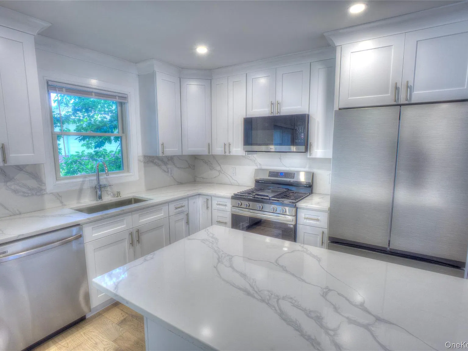 3 bed, 3.5 bath, 4000 sqft, $6,800 — Photo 3