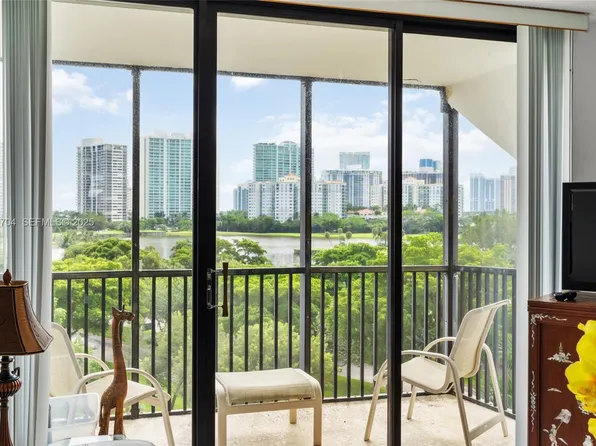 3401 N Country Club Dr APT 819, Aventura, FL 33180