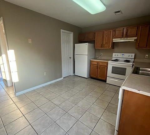 3rd image of 208 Coburn Dr
