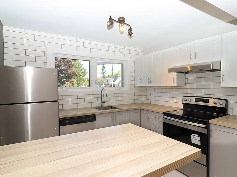 40 Helen St #1 — Photo 3