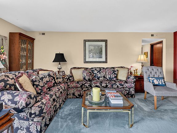 3rd image of 77 Lake Hinsdale Dr APT 202