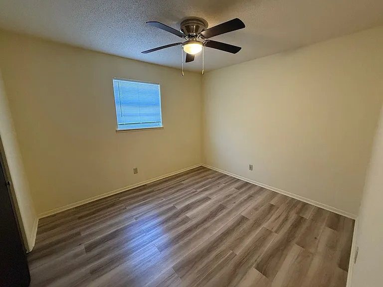 2824 E Memorial Dr — Photo 17