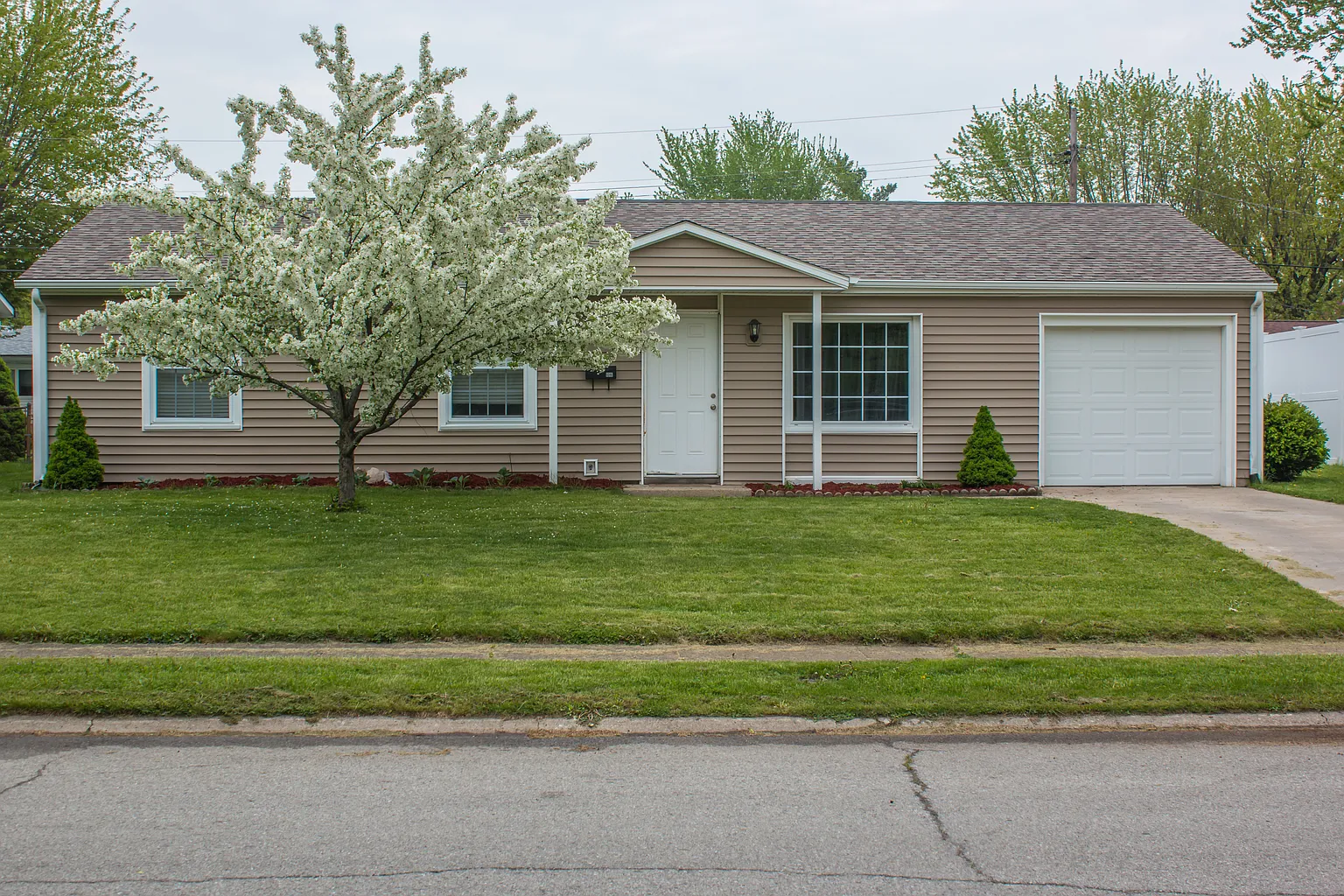 1016 N Sherwood Dr photo 1