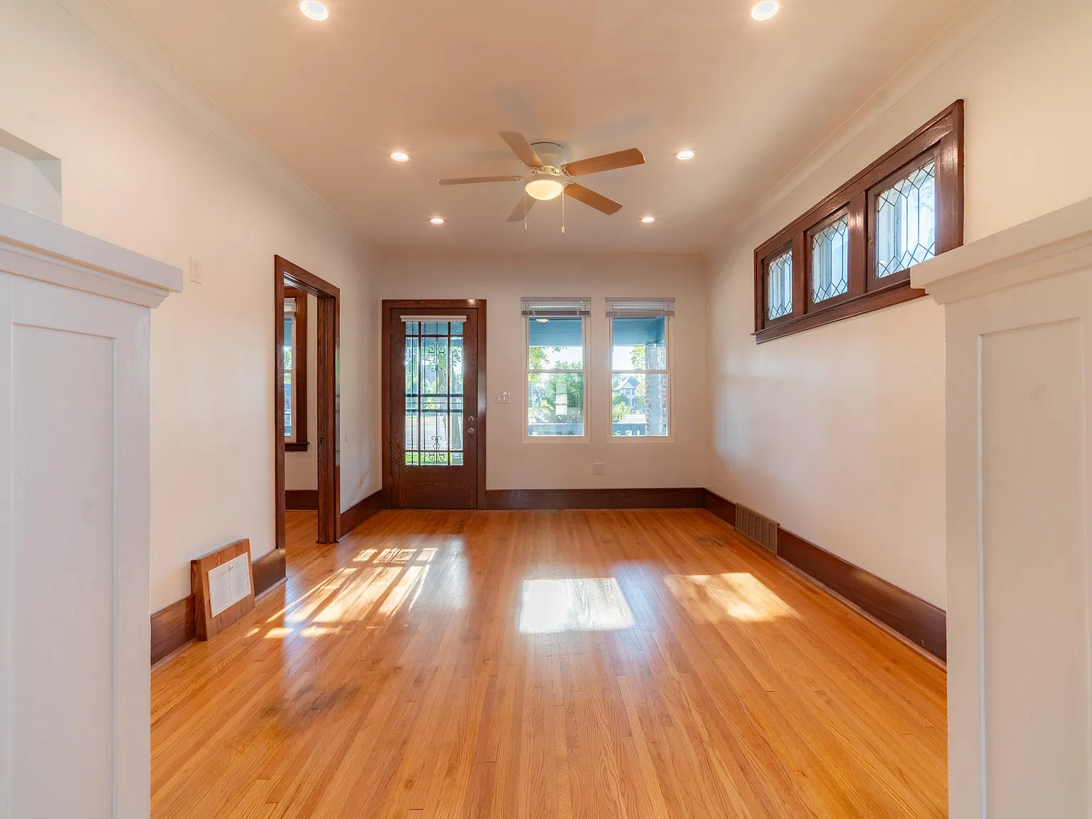 3 bed, 1.5 bath, 1418 sqft, $1,950 — Photo 4