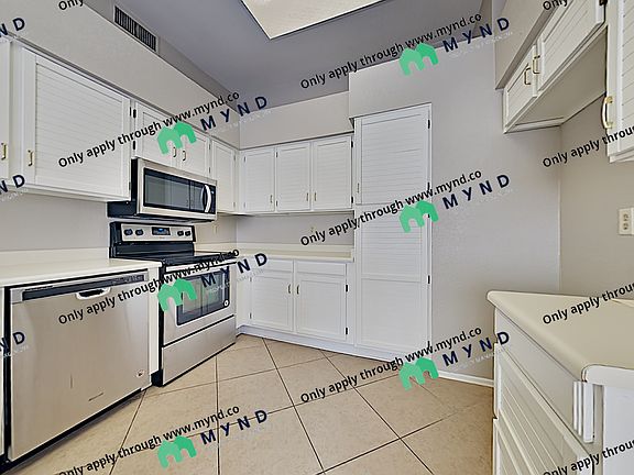 3rd image of 521 W Carmen St