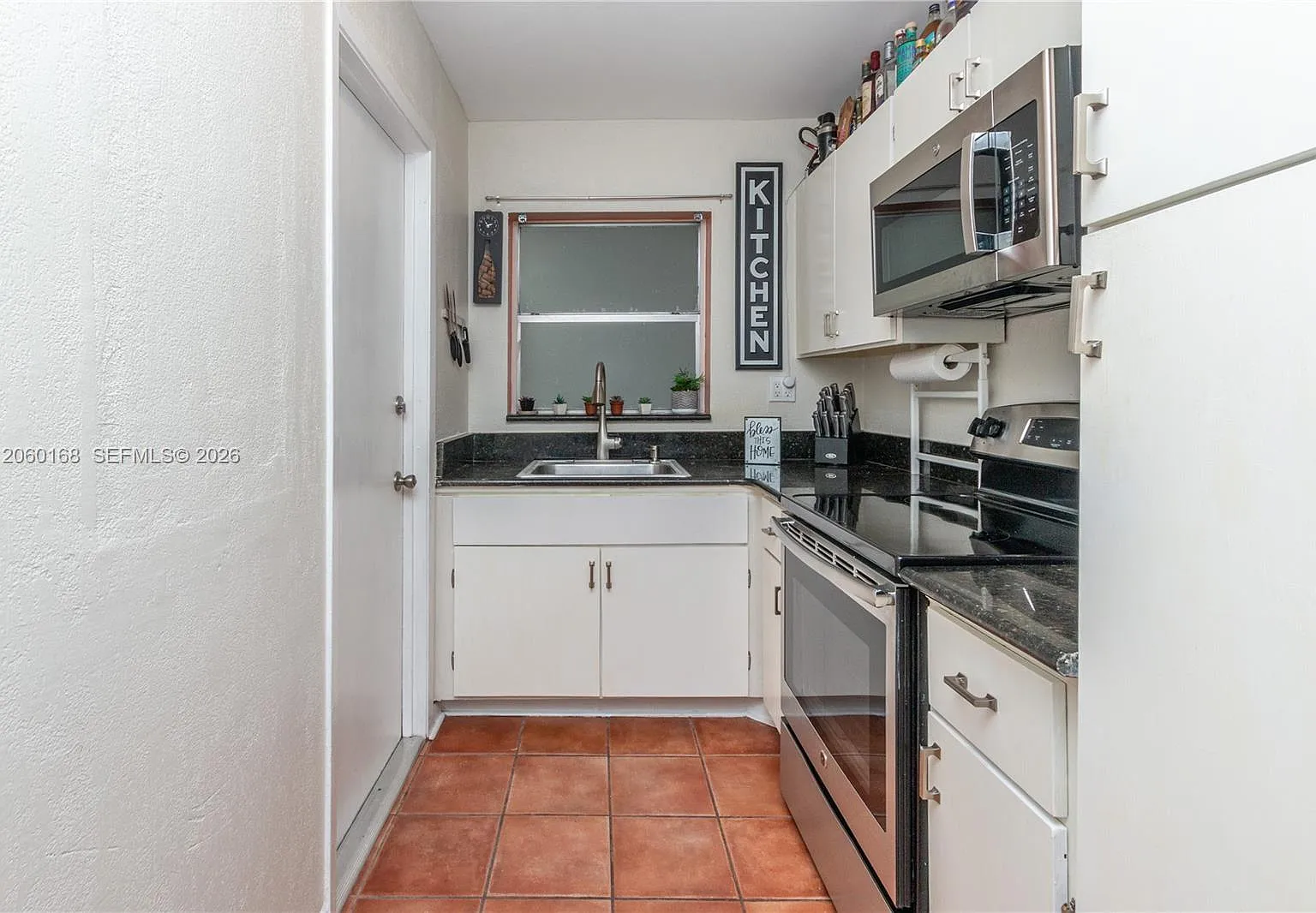 Santa Monica Condominium — Photo 2