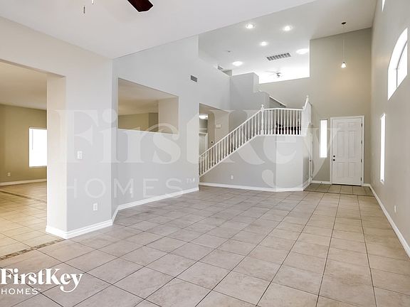 4th image of 324 Sierra Breeze Ave