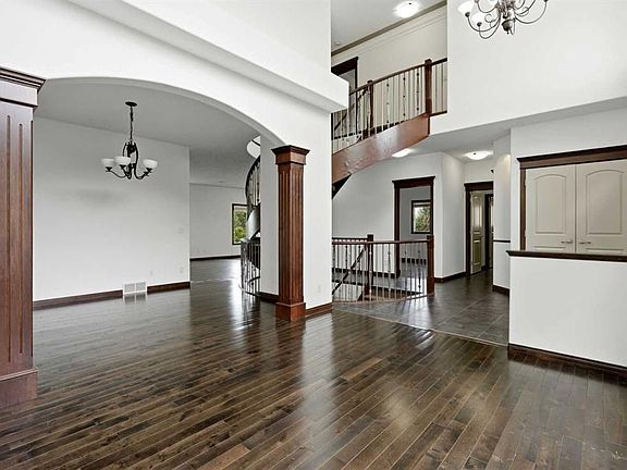 3rd image of 236 NE Parkmere Ct NW