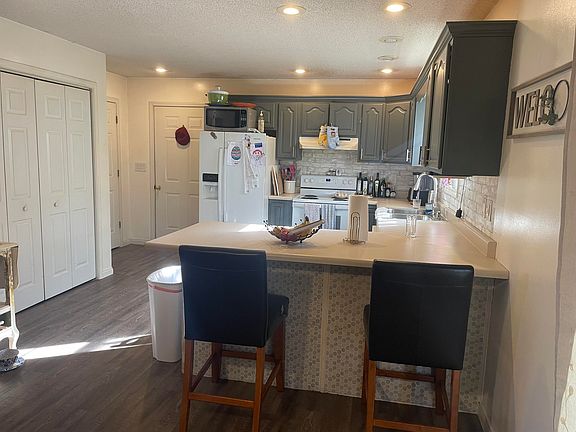3rd image of 179 Ridge Point Ln