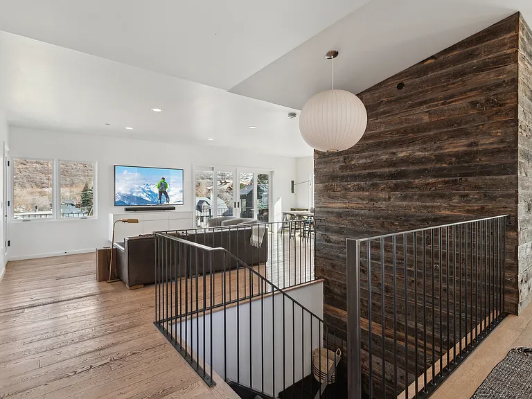 1102 Norfolk Ave — Photo 3