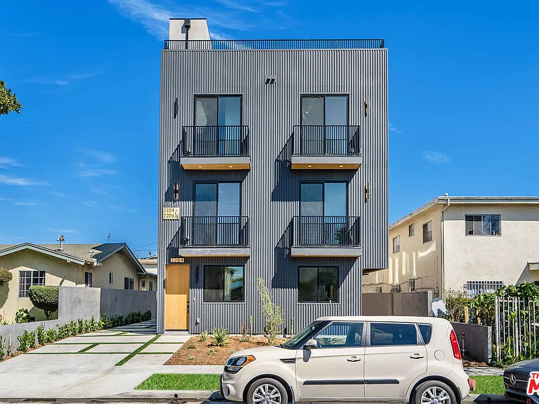 2204 1/2 Carmona Ave — Photo 26
