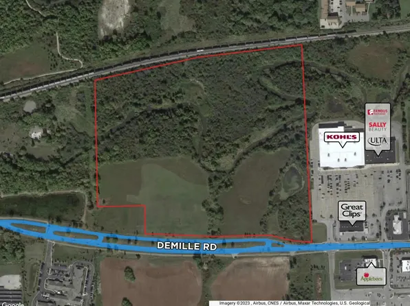 2112 Demille Blvd, Lapeer, MI 48446