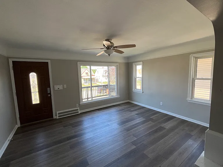 3027 Torrington Ave — Photo 2