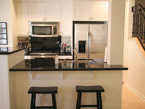 4th image of 5507 W 149th Pl Unit 7