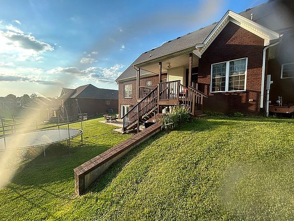 3rd image of 289 Windsor Dr