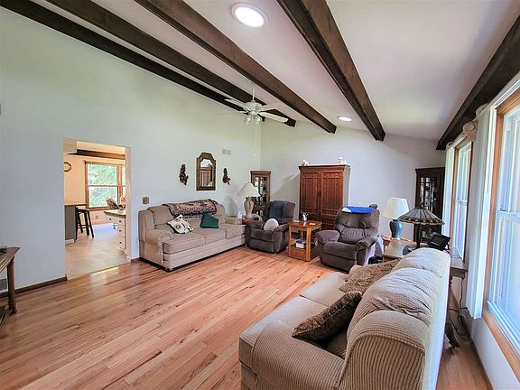 3rd image of 3397 Montlake Dr