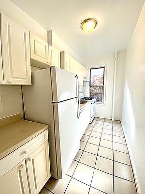 3rd image of 200 E 63rd St APT 6F