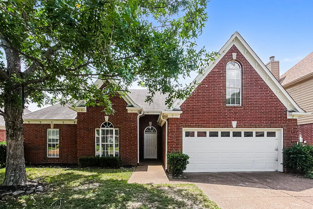 3 bed, 2.0 bath, 2200 sqft, $1,925 — Photo 1
