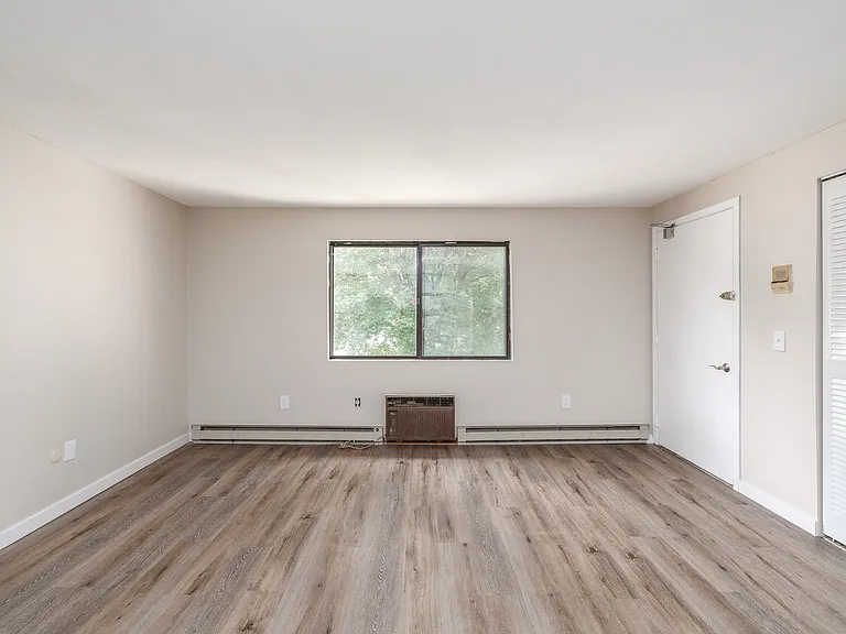 Hartford Mills Apartments — Photo 11