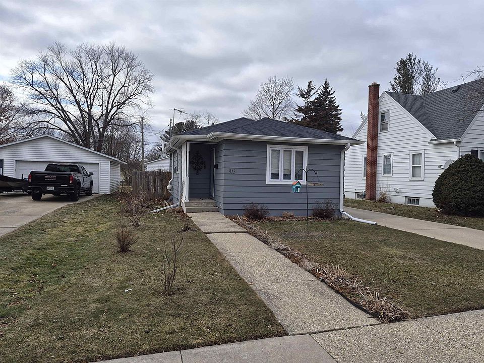 1st image of 915 Eisenhower Ave