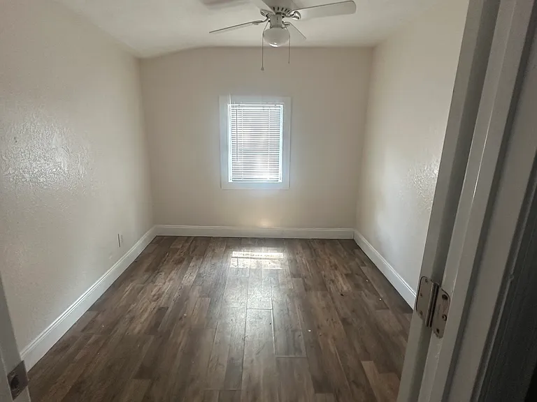 495 Main Ave — Photo 4