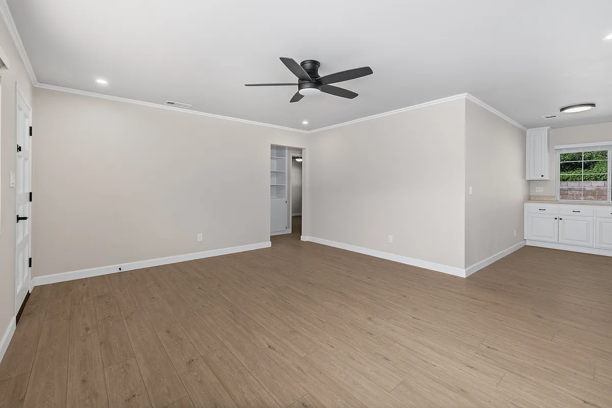 3 bed, 999 sqft, $3,450 — Photo 3