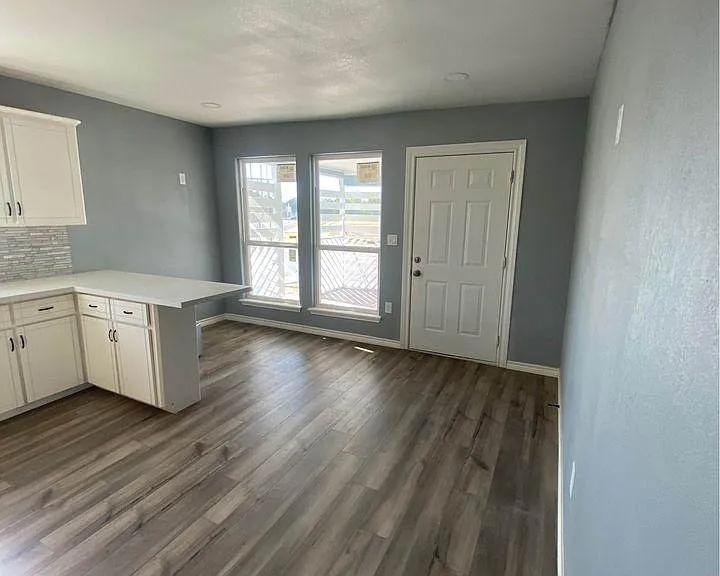 1502 Morgan Ave — Photo 2
