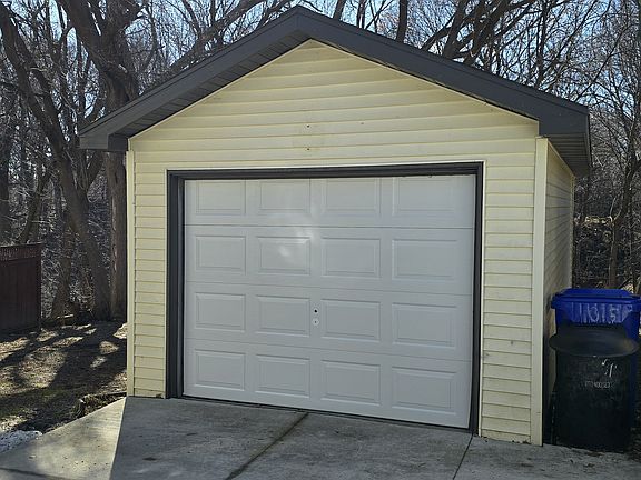 2nd image of 1015 E Eldorado St