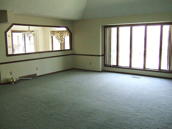 3rd image of 6628 Devonshire Dr