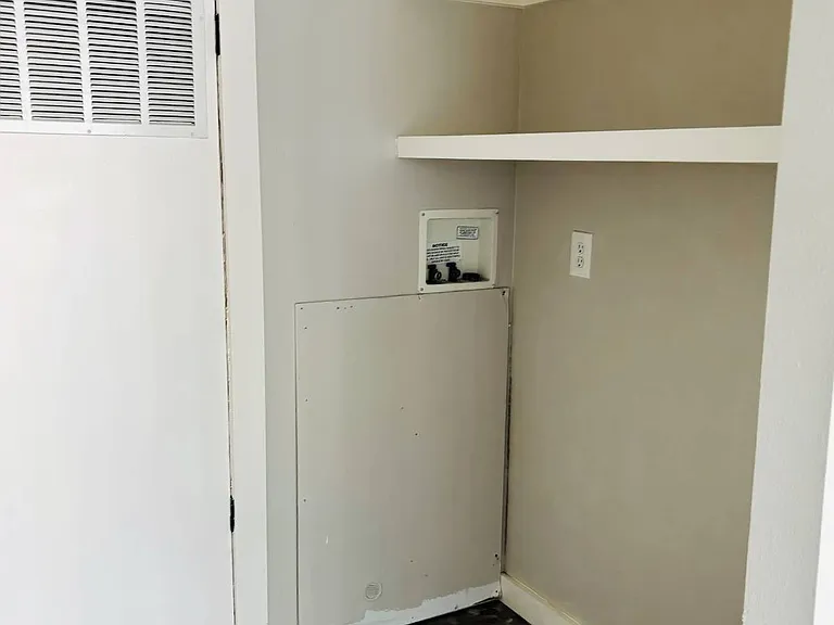 489 Yolanda St — Photo 13
