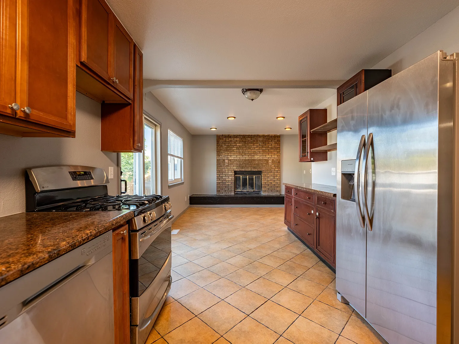 4 bed, 2130 sqft, $2,550 — Photo 2