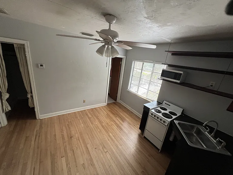617 Hillcrest St #A — Photo 2