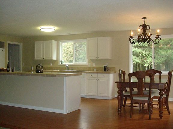 2nd image of 5605 NE 289th St