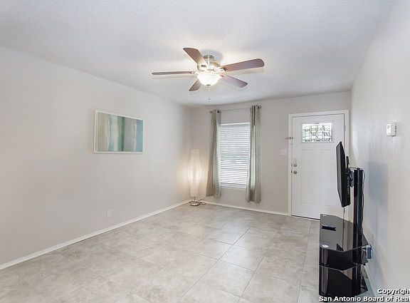 5th image of 816 Hickory Hill Dr