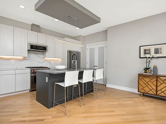 3rd image of 680 N Milwaukee Ave APT 502