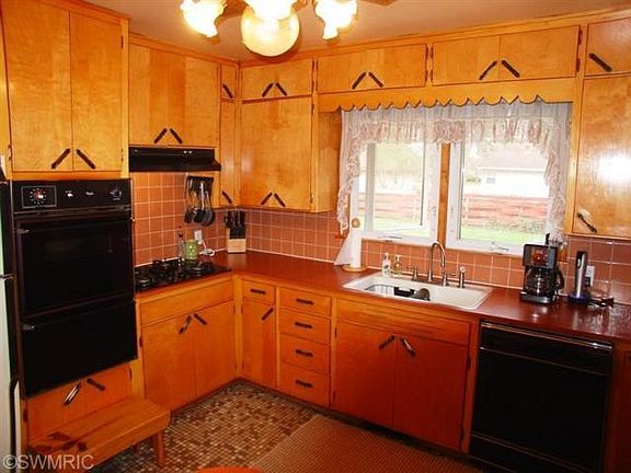 2nd image of 2804 N Trail Ln