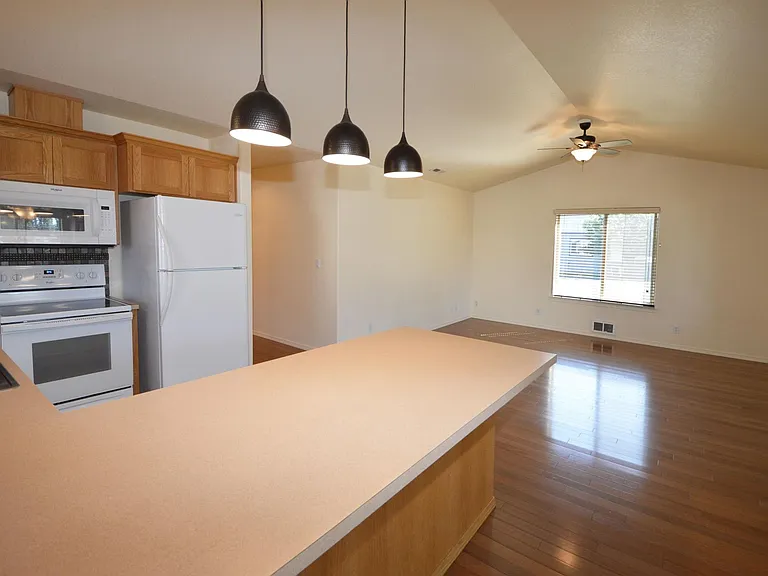 Kitchen/Living Room 2