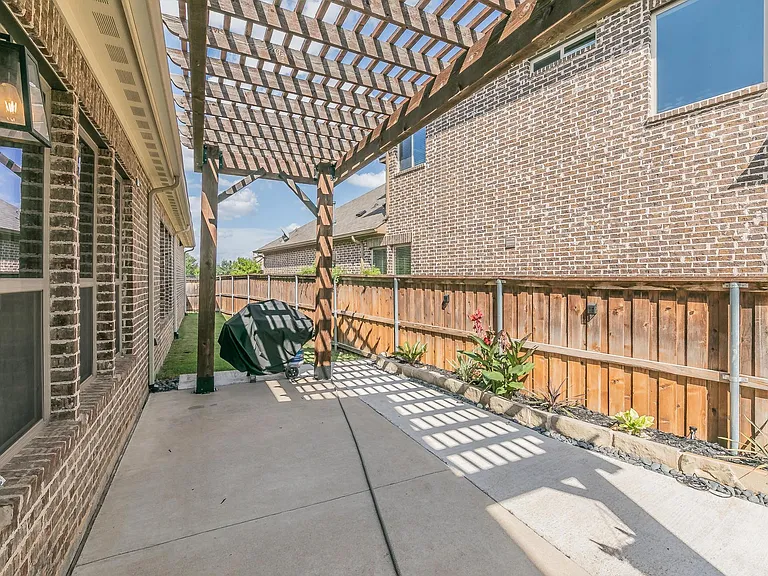 3903 Plum Vista Pl — Photo 33
