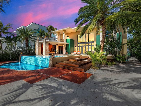 5th image of 352 Sound Dr