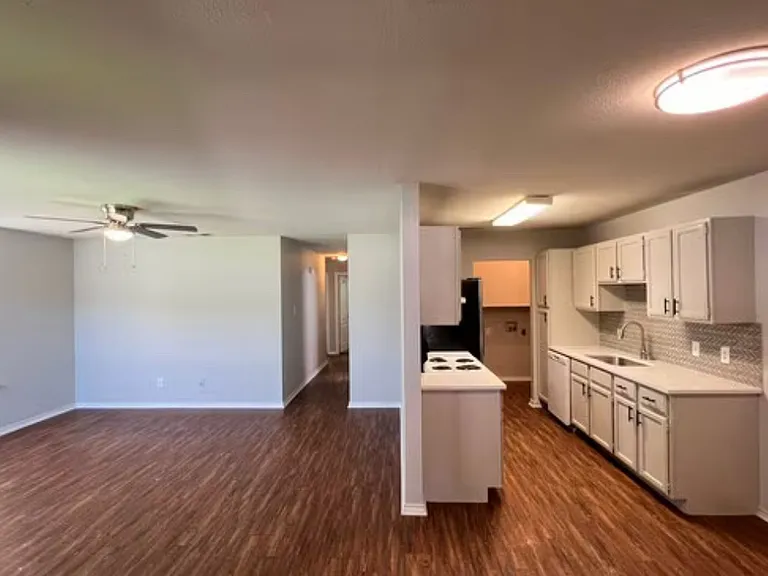 8126 Marydean Ave — Photo 3