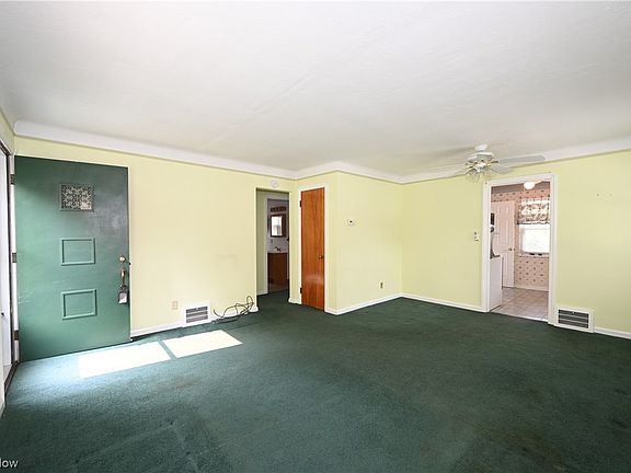 2nd image of 5140 Whitethorn Ave