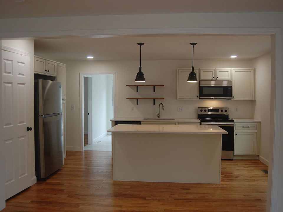 1st image of 819B Green Ave